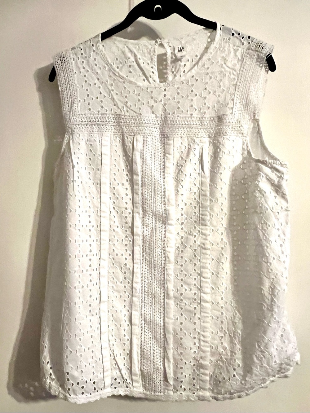 GAP White 100% Cotton Eyelet Pintuck Sleeveless Camisole Blouse-Size M